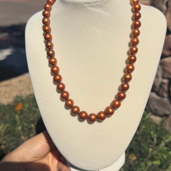 Alternative view of Freshwater Pearl Strand