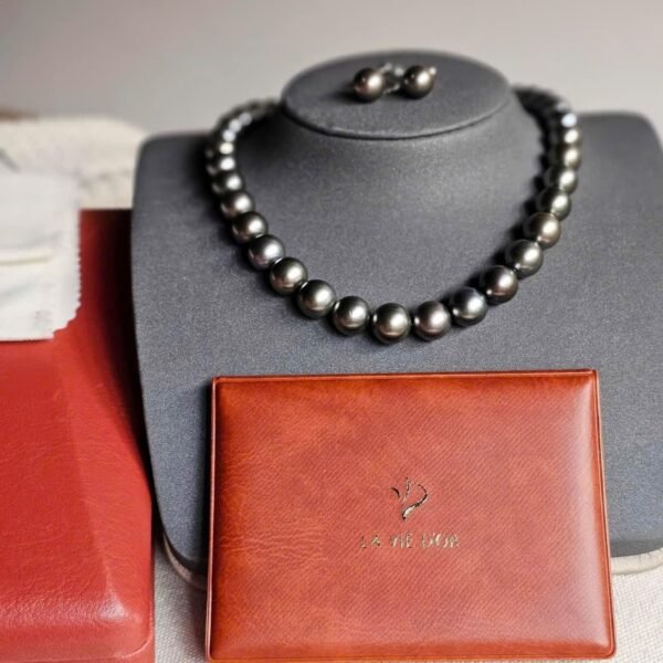 Tahiti Black Grey Pearl Collection