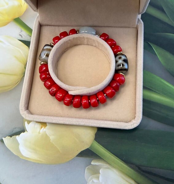 Alternative view of Wealth God Dzi Bracelet