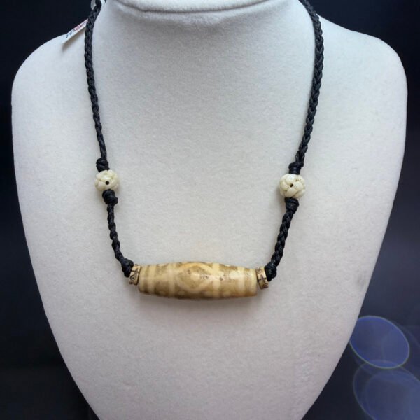 Alternative view of Three Eye Vajrayana  Dzi Bead
